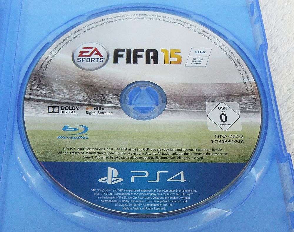 PLAYSTATION 4 GAME - FIFA 15