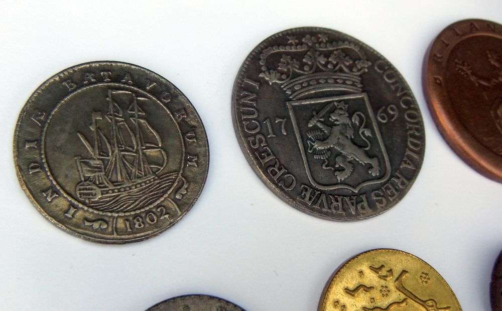 WOW !! 7 VINTAGE VAN RIEBEECK REPLIKA COINS DISTRIBUTED BY BP - TREASURE TROVE !! BID FOR ALL !!