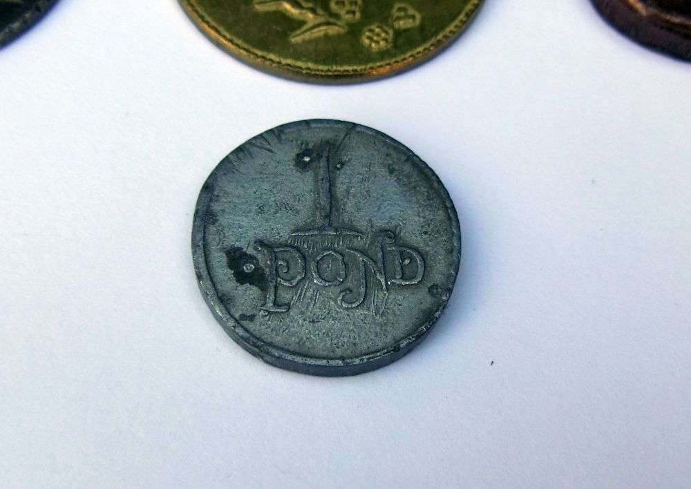 WOW !! 7 VINTAGE VAN RIEBEECK REPLIKA COINS DISTRIBUTED BY BP - TREASURE TROVE !! BID FOR ALL !!