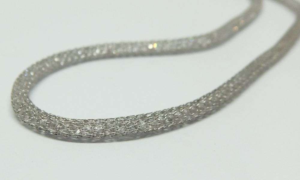 AN UNUSUAL WOVEN MESH TYPE STERLING SILVER NECKLACE IN EXCELLENT CONDITION !! WOW !!