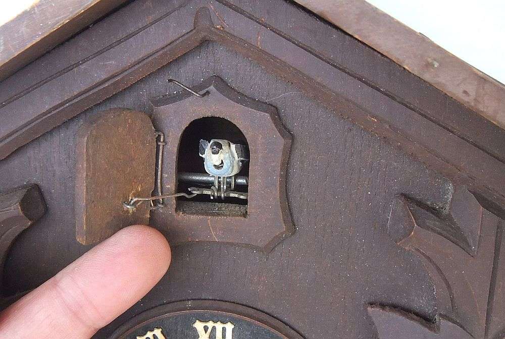 A VERY CHARMING VINTAGE 1940`S GERMAN MADE REGULA, BLACK FOREST CUCKOO CLOCK - AS IS - UNTESTED