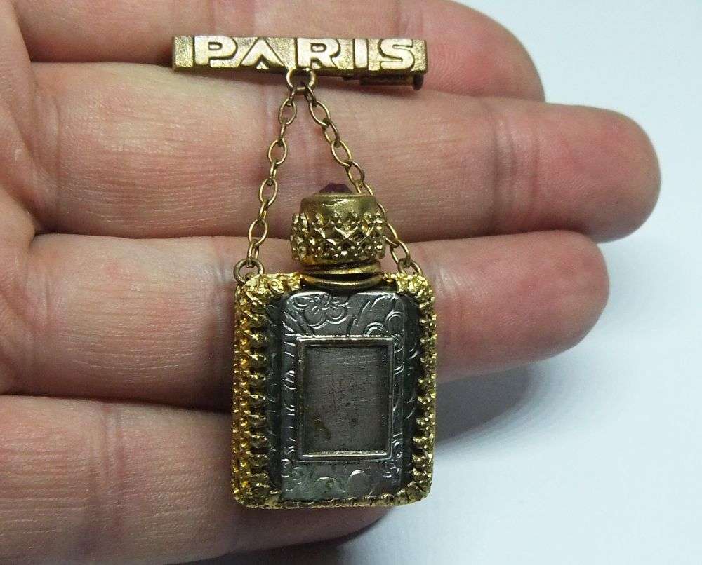 RARE FIND !! A CHARMING VINTAGE 1930`S MINIATURE FRENCH PERFUME BOTTLE BROOCH "PARIS" !!