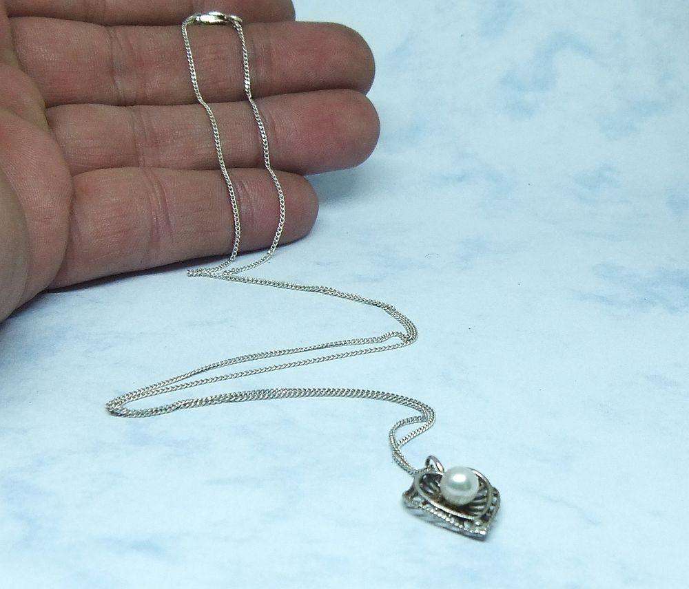 A BRAND NEW STERLING SILVER NECKLACE PLUS A HEART SHAPED VINTAGE PENDANT SET WITH A GENUINE PEARL