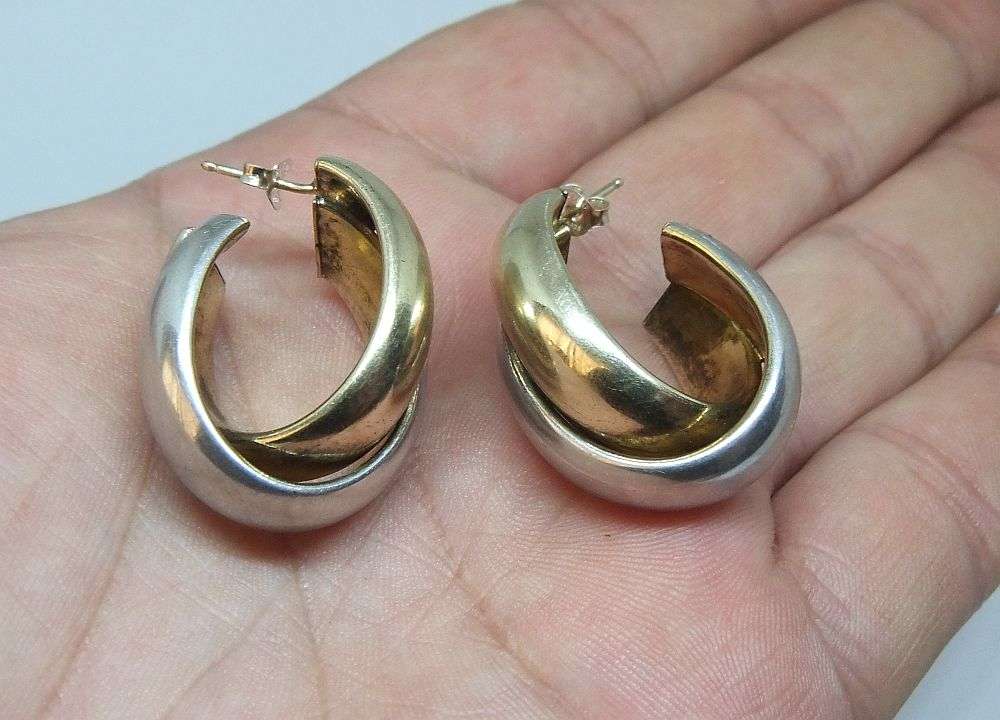 AN EXQUISITE AND IMPRESSIVE QUALITY TWO TONED PAIR OF STERLING SILVER EARRINGS WITH BUTTERFLIES !!