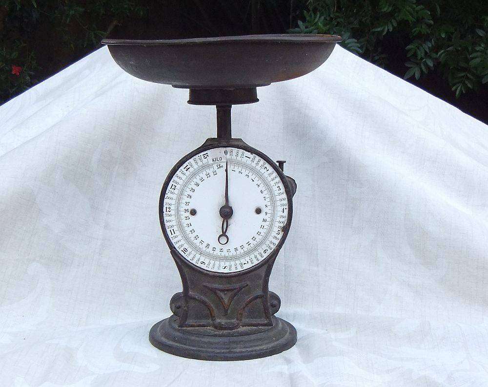 An amazing heavy antique cast iron scale with original weigh pan