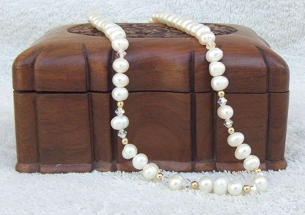WOW !! A CLASSY VINTAGE LOOK GENUINE FRESHWATER PEARL NECKLACE !! FREE COMBINING !!