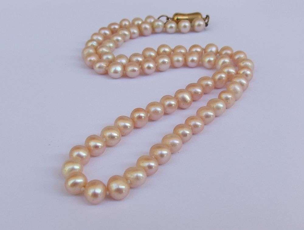 MUST SEE !! AN ELEGANT VINTAGE STYLE GENUINE FRESHWATER PEARL NECKLACE WITH MAGNETIC CLASP !! WOW