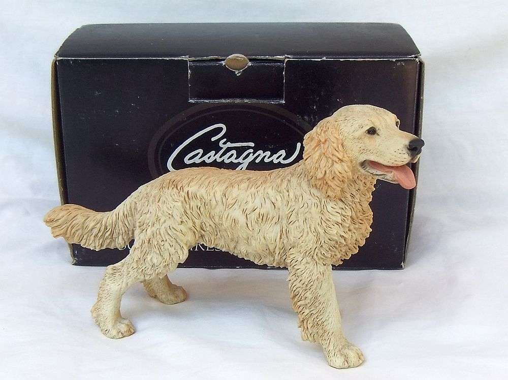 AN ALMOST LIFE LIKE VINTAGE LABRADOR FIGURINE BY CASTAGNA OF ITALY DATED 1990 WITH ORIGINAL BOX