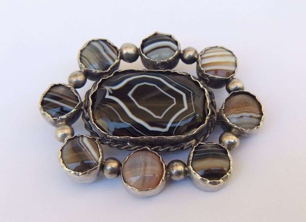 MUST SEE !! A RARE ANTIQUE VICTORIAN SCOTTISH SILVER BROOCH SET WITH CABOCHON AGATE STONES !!