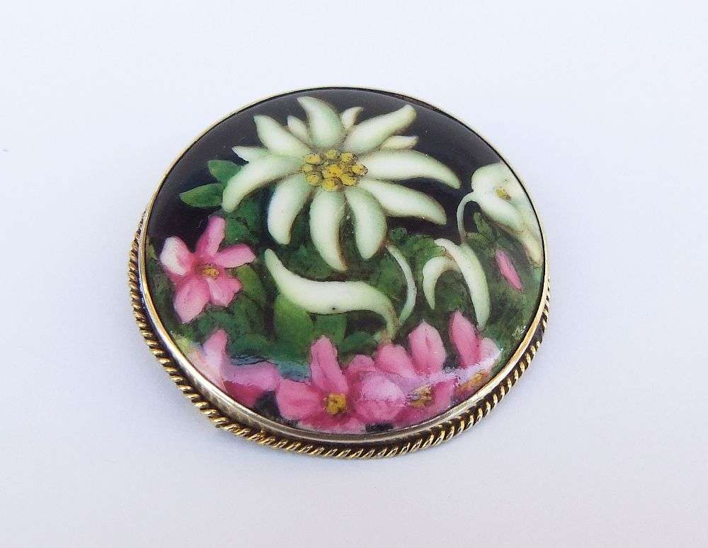 WHAT A FIND !! A LARGE AND ATTRACTIVE VICTORIAN ERA HAND PAINTED TILE BROOCH SET IN SOLID SILVER !!
