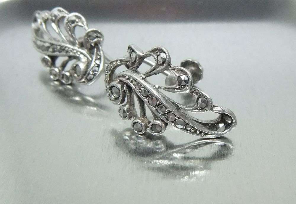 A CLASSY VINTAGE 1970`S PAIR OF SOLID SILVER SCREW ON EARRINGS SET WITH MARCASITE !! FREE COMBINING