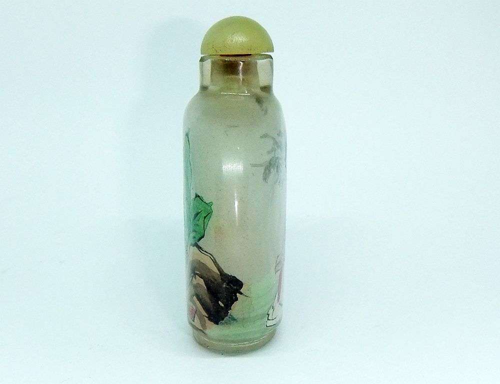 LOOK !! A FABULOUS VINTAGE CHINESE GLASS SNUFF BOTTLE WITH ORIGINAL STOPPER AND SPOON !! SWEET !!
