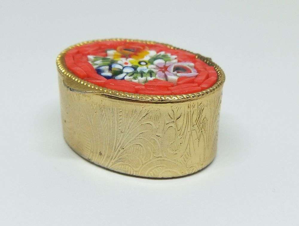 A VINTAGE ITALIAN MADE PILL BOX WITH GLASS MICRO MOSAIC FEATURE