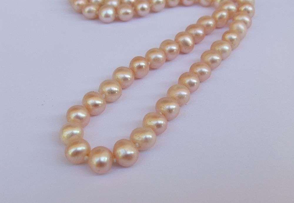 MUST SEE !! AN ELEGANT VINTAGE STYLE GENUINE FRESHWATER PEARL NECKLACE WITH MAGNETIC CLASP !! WOW