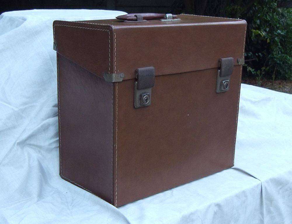 A totally cool vintage LP case in great condition