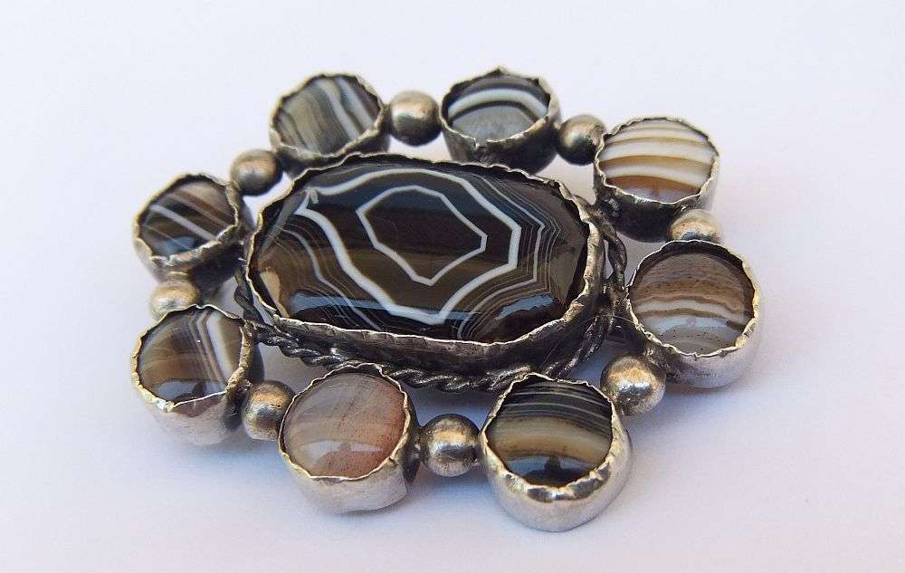 MUST SEE !! A RARE ANTIQUE VICTORIAN SCOTTISH SILVER BROOCH SET WITH CABOCHON AGATE STONES !!