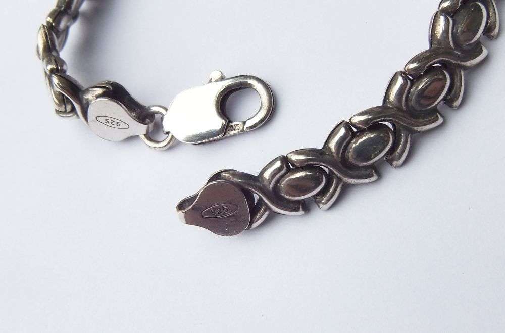 AN AWESOME VINTAGE ITALIAN STERLING SILVER BRACELET WITH EYE CATCHING PATTERN - EXCELLENT CONDITION