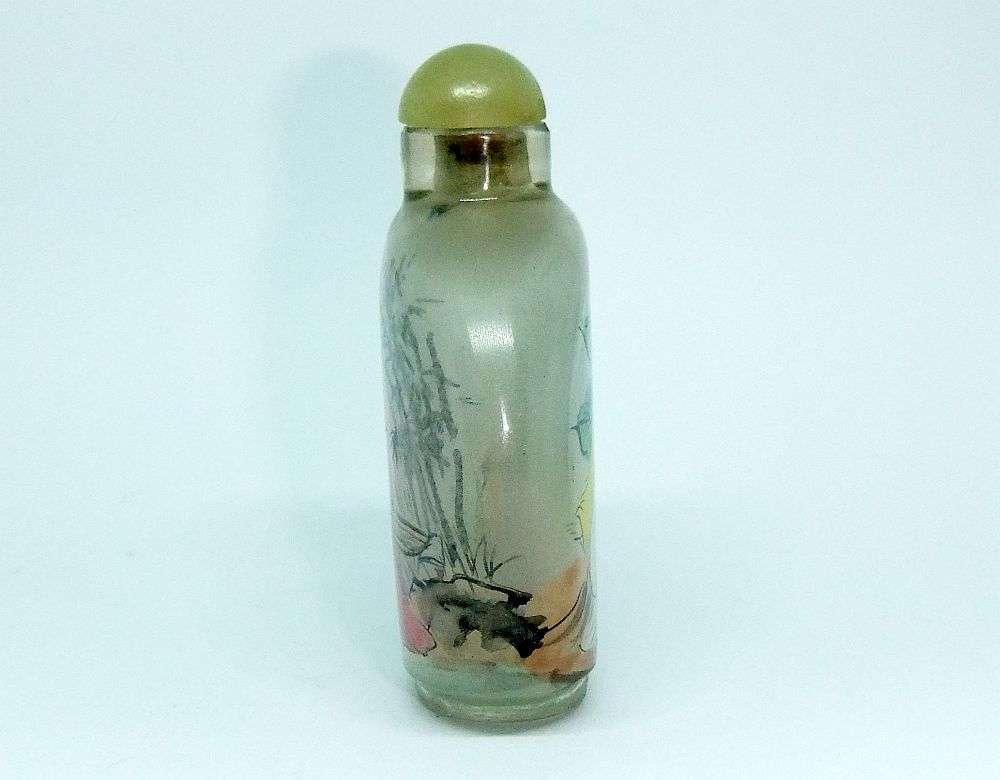 LOOK !! A FABULOUS VINTAGE CHINESE GLASS SNUFF BOTTLE WITH ORIGINAL STOPPER AND SPOON !! SWEET !!