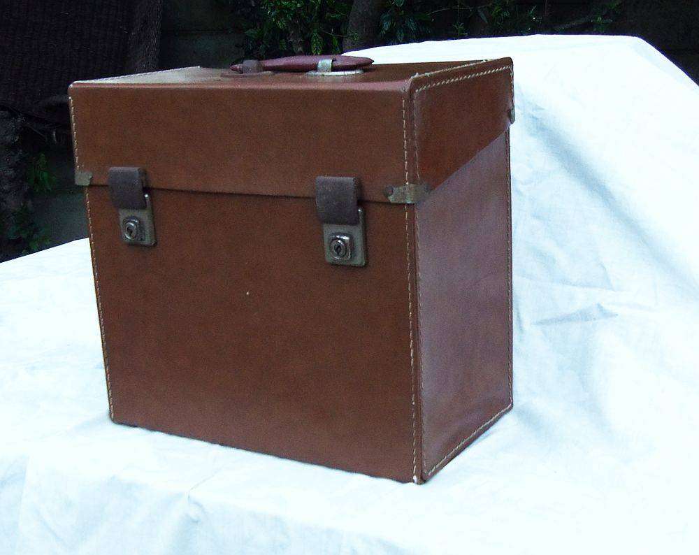 A totally cool vintage LP case in great condition