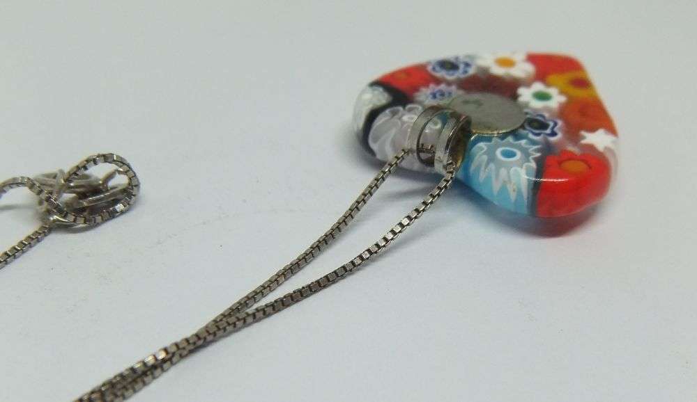 A STUNNING EYE CATCHING VINTAGE MILIFIORI GLASS HEART PENDANT PLUS STERLING SILVER NECKLACE !! WOW !
