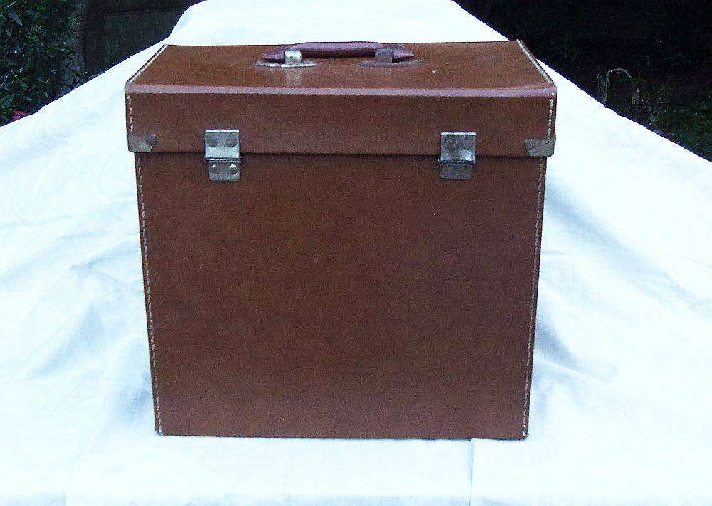 A totally cool vintage LP case in great condition