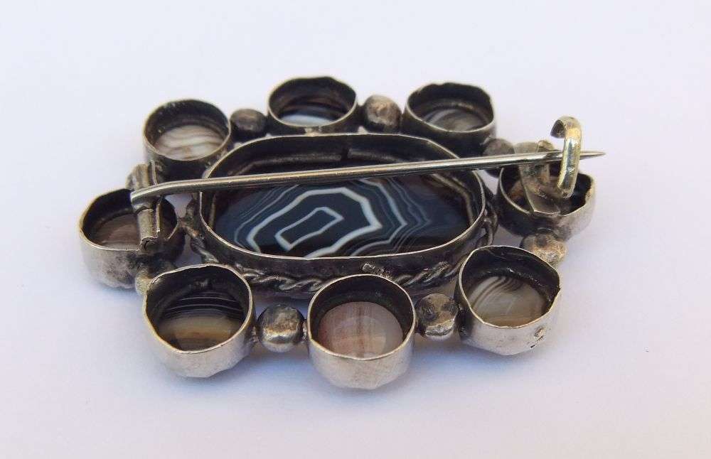 MUST SEE !! A RARE ANTIQUE VICTORIAN SCOTTISH SILVER BROOCH SET WITH CABOCHON AGATE STONES !!