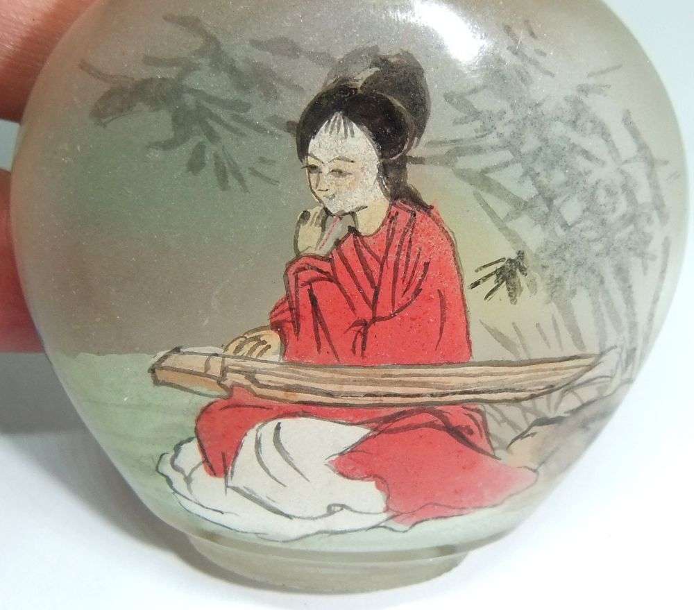 LOOK !! A FABULOUS VINTAGE CHINESE GLASS SNUFF BOTTLE WITH ORIGINAL STOPPER AND SPOON !! SWEET !!