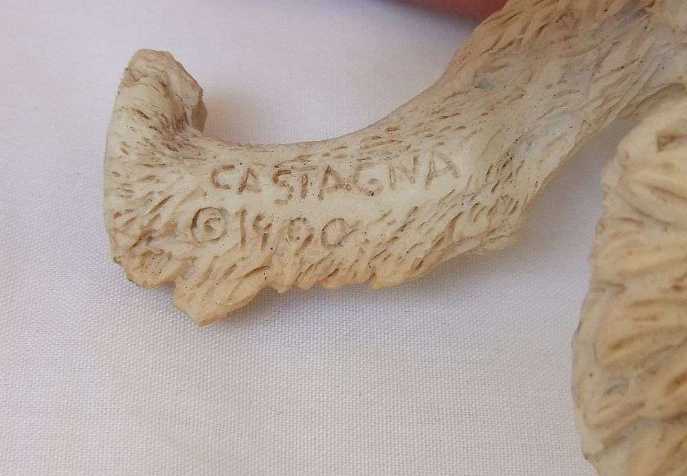 AN ALMOST LIFE LIKE VINTAGE LABRADOR FIGURINE BY CASTAGNA OF ITALY DATED 1990 WITH ORIGINAL BOX