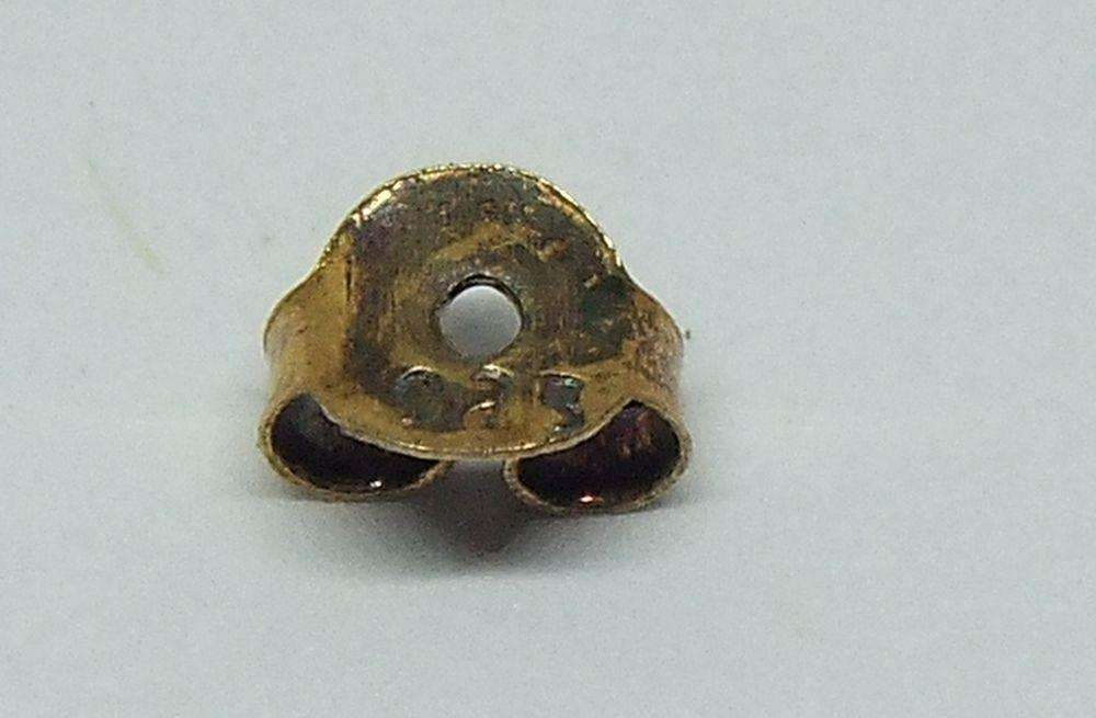 AN EXQUISITE PAIR OF GOLD PLATED STERLING SILVER EARRINGS WITH SEED PEARLS AND DARK FACETED STONES