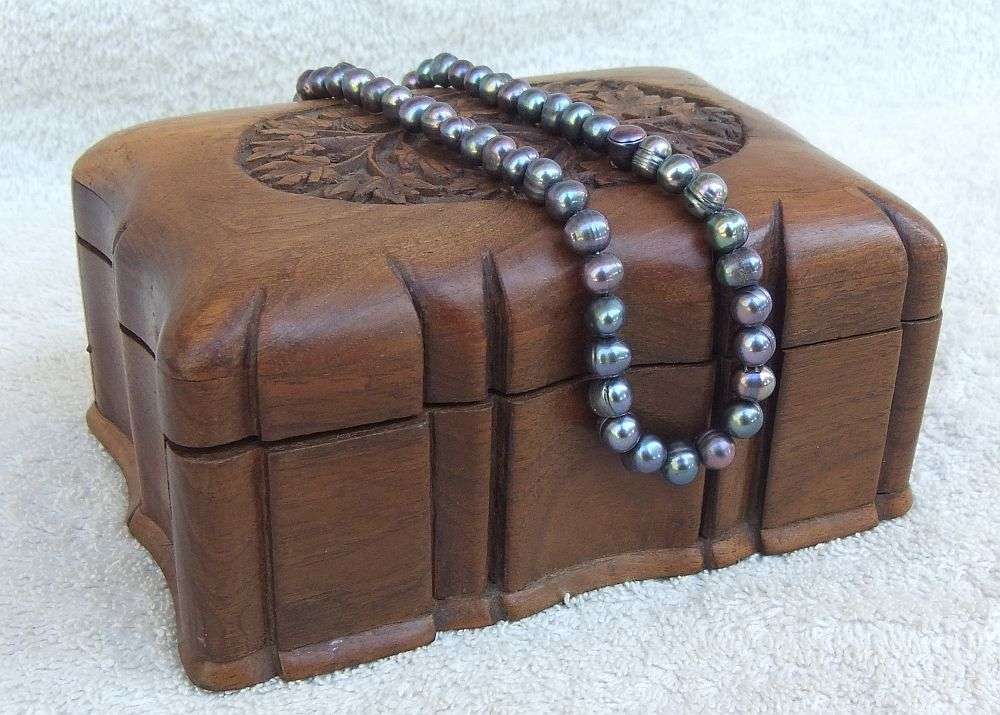 MUST SEE !! A GORGEOUS VINTAGE LOOK GENUINE FRESHWATER PEARL NECKLACE IN EXCELLENT CONDITION !!