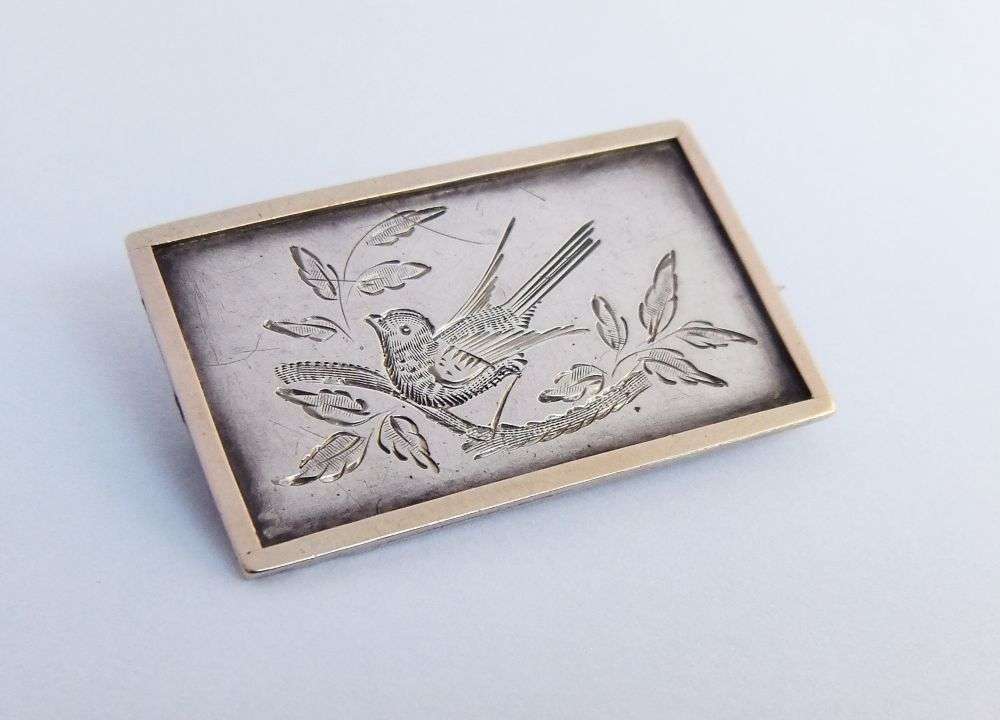A VERY CLASSY SOLID SILVER VICTORIAN ERA BROOCH WITH ENGRAVED BIRD MOTIF !! MUST HAVE THIS ONE !!