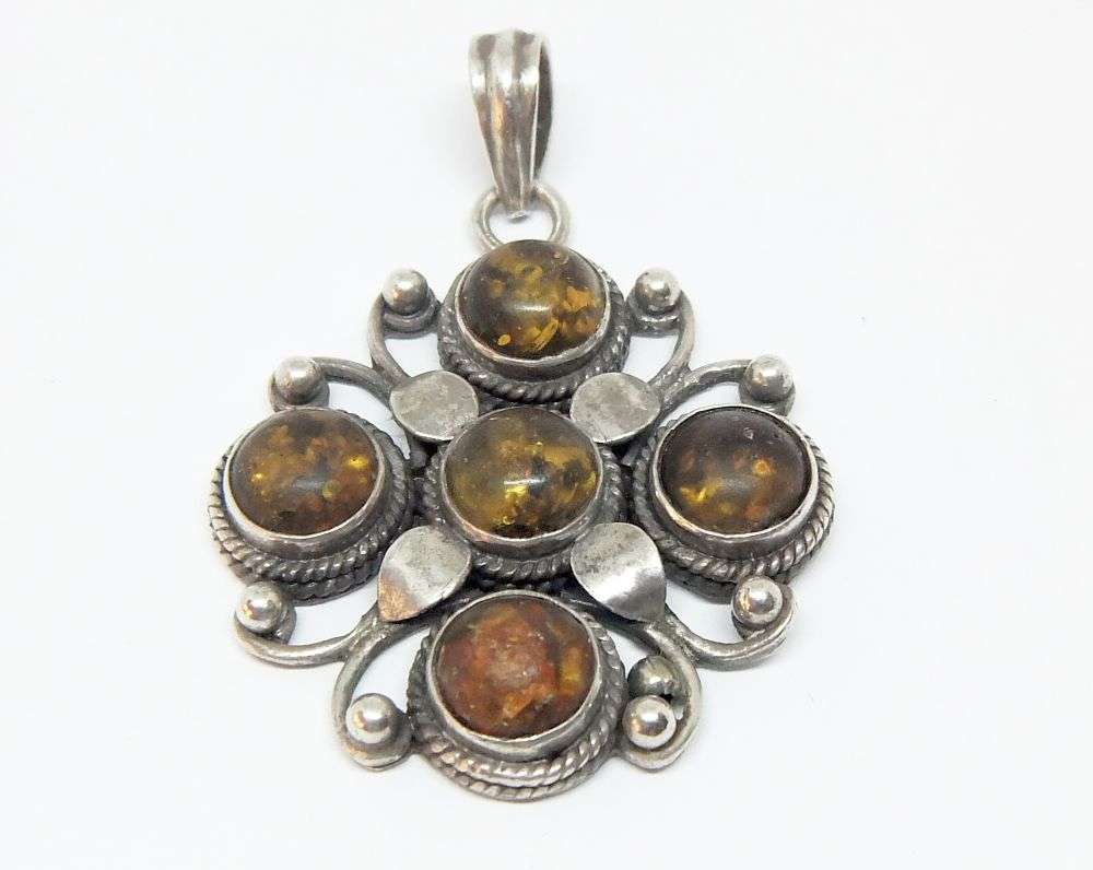 WOW !! A GORGEOUS LARGE VINTAGE STERLING SILVER PENDANT WITH FOUR CABOCHON AMBER INSETS !!