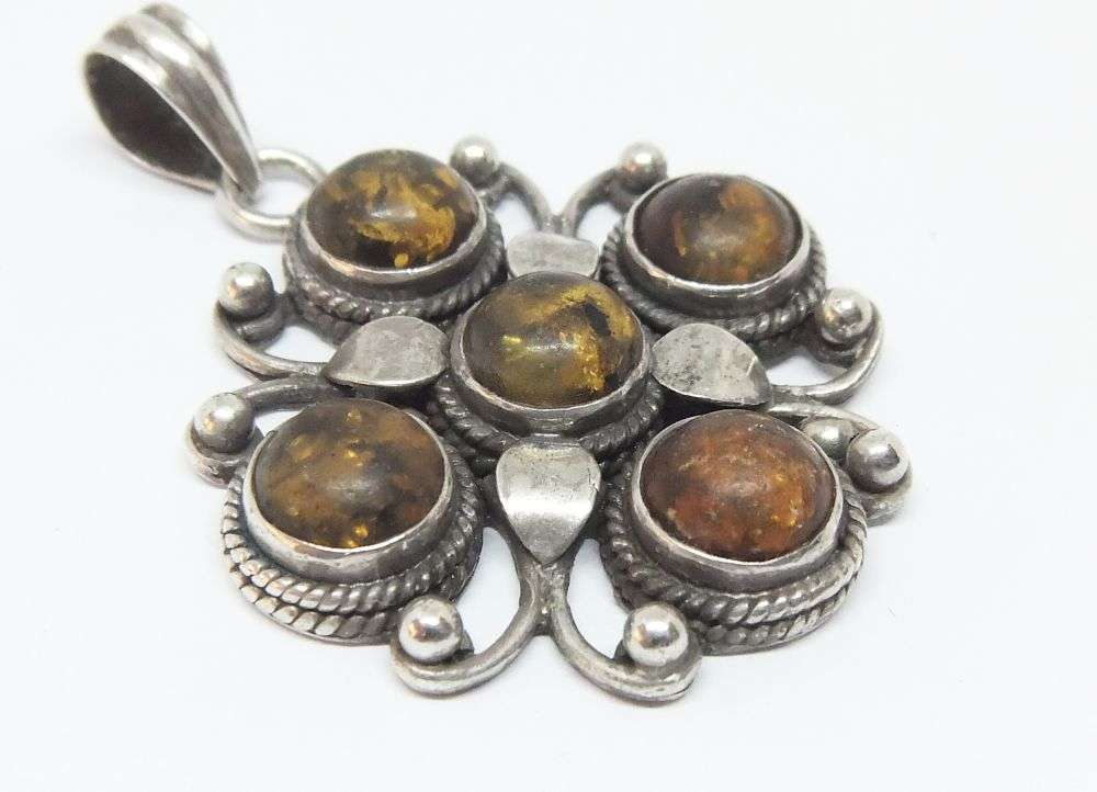 WOW !! A GORGEOUS LARGE VINTAGE STERLING SILVER PENDANT WITH FOUR CABOCHON AMBER INSETS !!