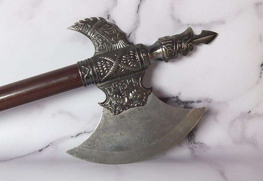 AN AWESOME FULLY METAL BATTLE AXE DISPLAY PIECE IN GOOD CONDITION !! FOR VIKINGS AND COLLECTORS :-)