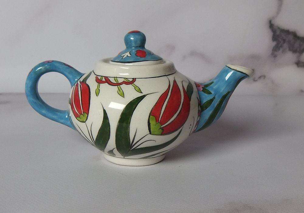 AN ADORABLE VINTAGE HAND MADE & HAND PAINTED MINIATURE POTTERY TEAPOT IN GREAT CONDITION