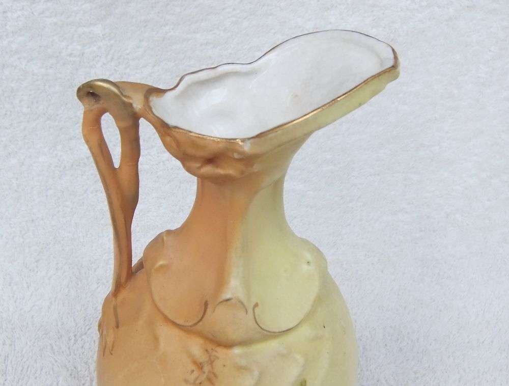 A RARE ANTIQUE VICTORIAN ERA ART NOUVEAU PATTERN EWER FORM BLUSHWARE VASE