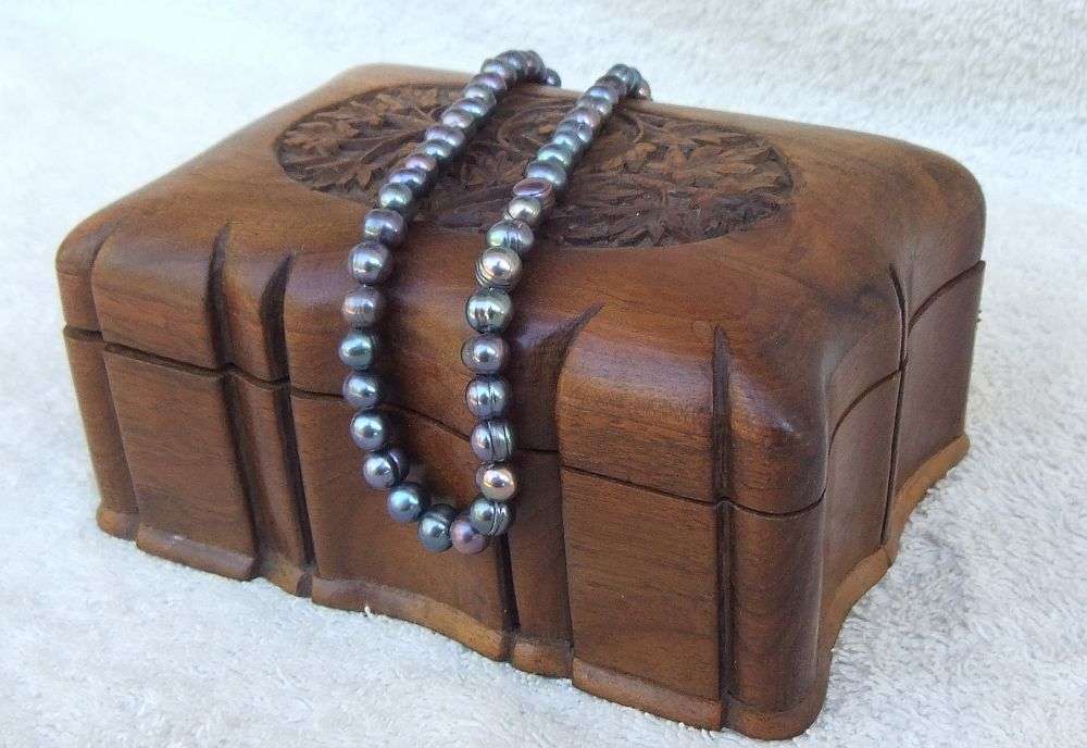 MUST SEE !! A GORGEOUS VINTAGE LOOK GENUINE FRESHWATER PEARL NECKLACE IN EXCELLENT CONDITION !!