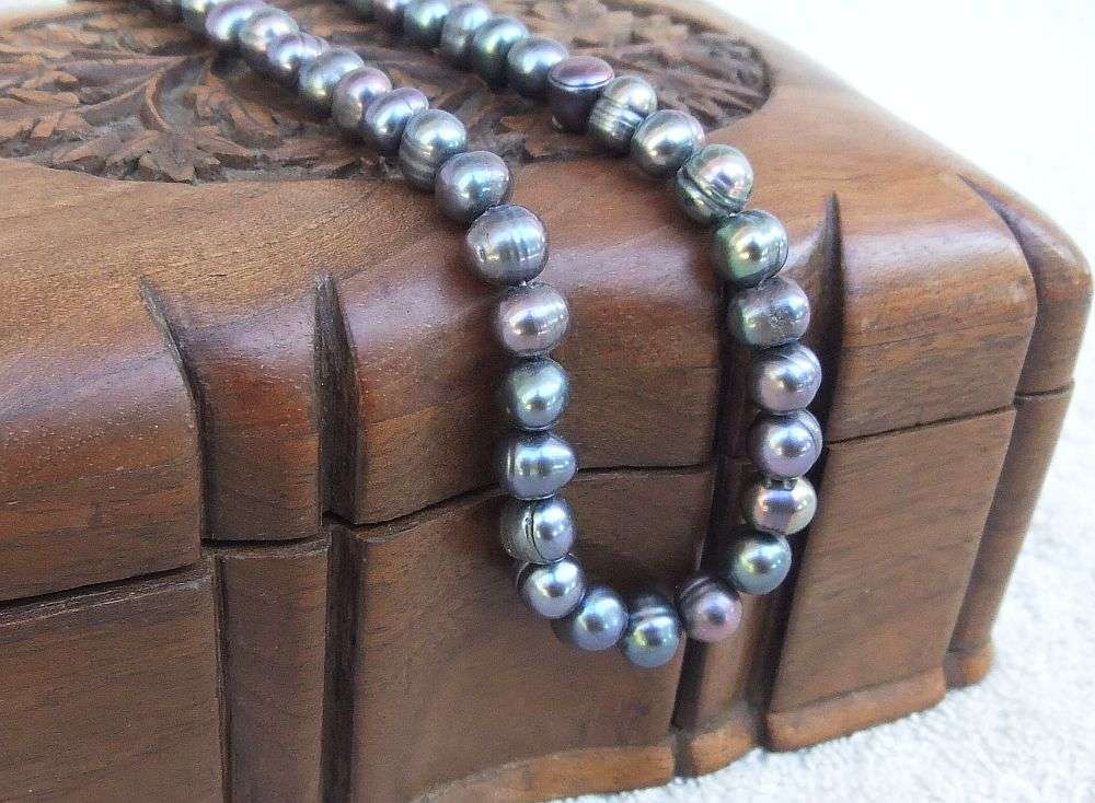 MUST SEE !! A GORGEOUS VINTAGE LOOK GENUINE FRESHWATER PEARL NECKLACE IN EXCELLENT CONDITION !!