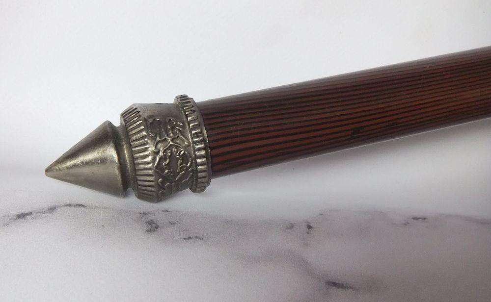 AN AWESOME FULLY METAL BATTLE AXE DISPLAY PIECE IN GOOD CONDITION !! FOR VIKINGS AND COLLECTORS :-)