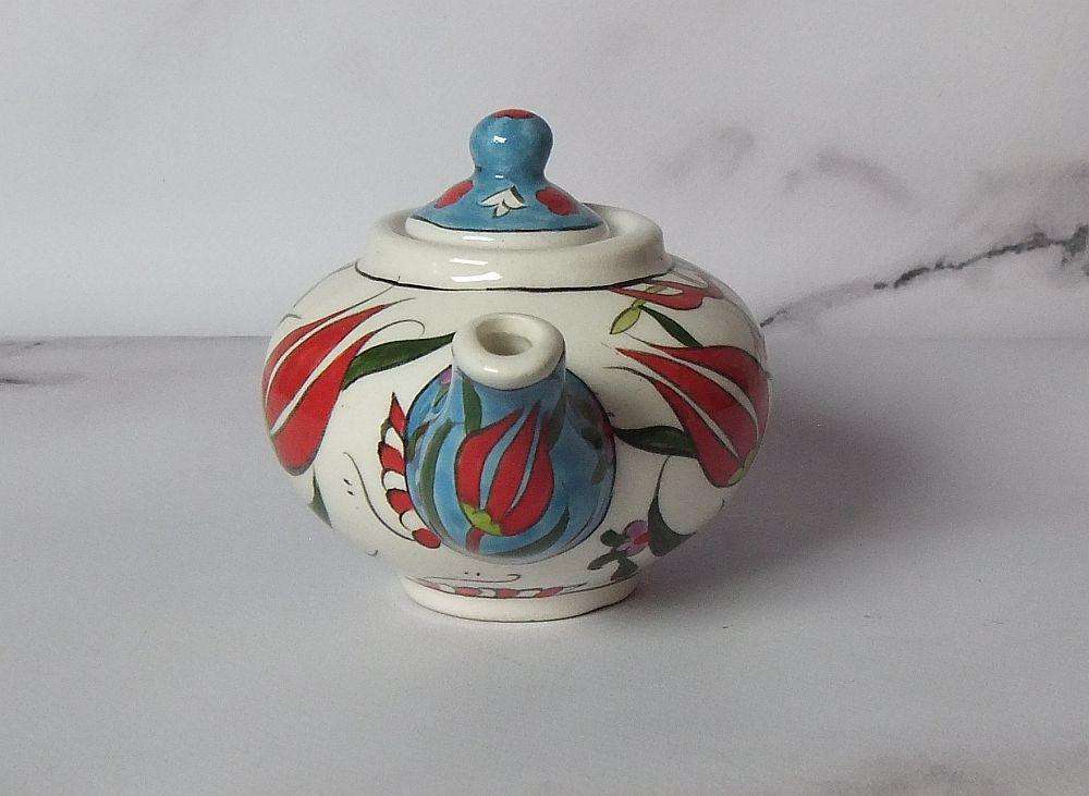 AN ADORABLE VINTAGE HAND MADE & HAND PAINTED MINIATURE POTTERY TEAPOT IN GREAT CONDITION