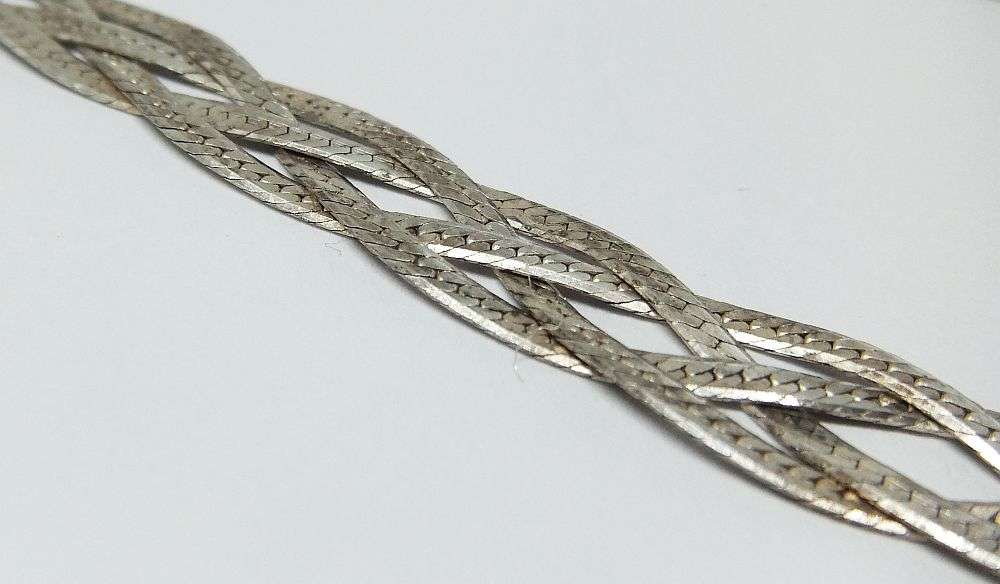 OH WOW !! A SUPERB FOUR STRAND STERLING SILVER NECKLACE IN EXCELLENT CONDITION !! MUST HAVE !!