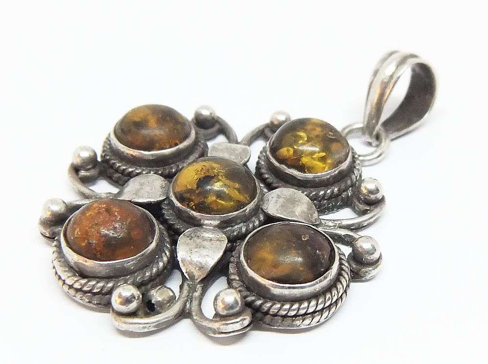 WOW !! A GORGEOUS LARGE VINTAGE STERLING SILVER PENDANT WITH FOUR CABOCHON AMBER INSETS !!