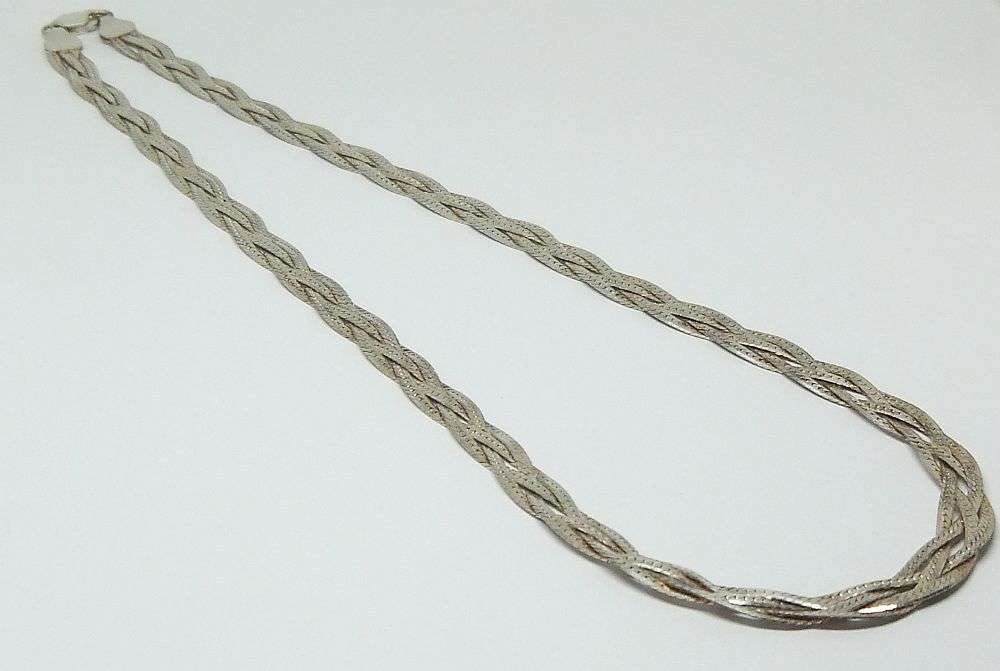 OH WOW !! A SUPERB FOUR STRAND STERLING SILVER NECKLACE IN EXCELLENT CONDITION !! MUST HAVE !!