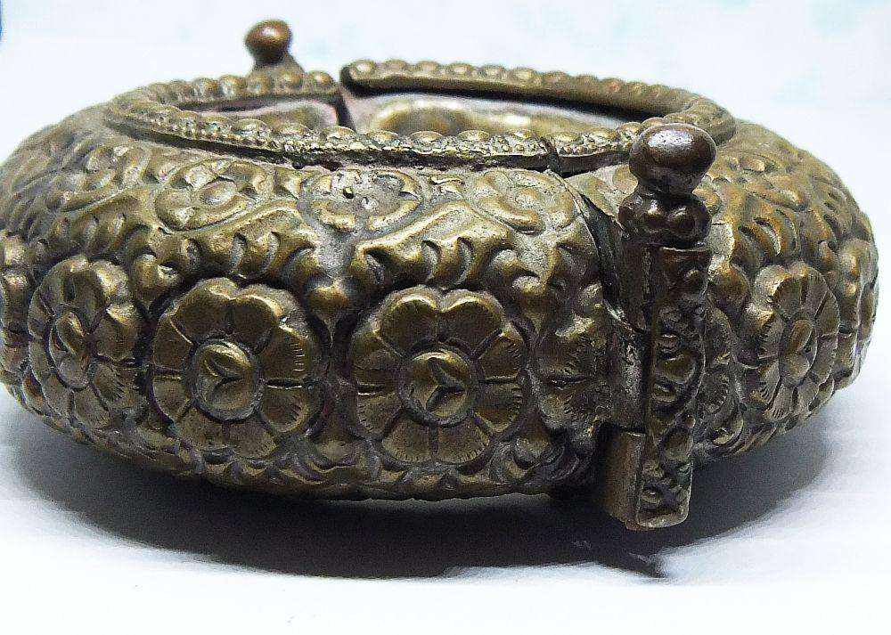 A RARER HIGHLY DETAILED ANTIQUE 1800`S NORTH AFRICAN SLAVE BANGLE AKA TRIBAL CURRENCY !! MUST SEE !!