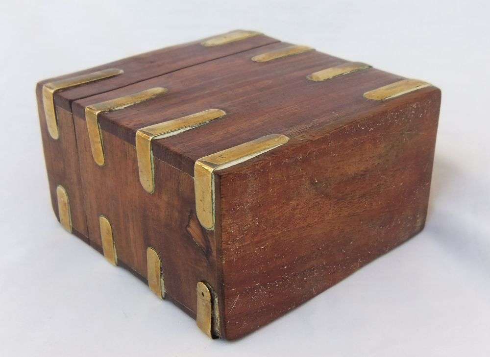WOW !! AN AWESOME VINTAGE WOOD AND BRASS CARD HOLDER BOX WITH TRIPLE ACE MOTIF !! JUST SO COOL !!