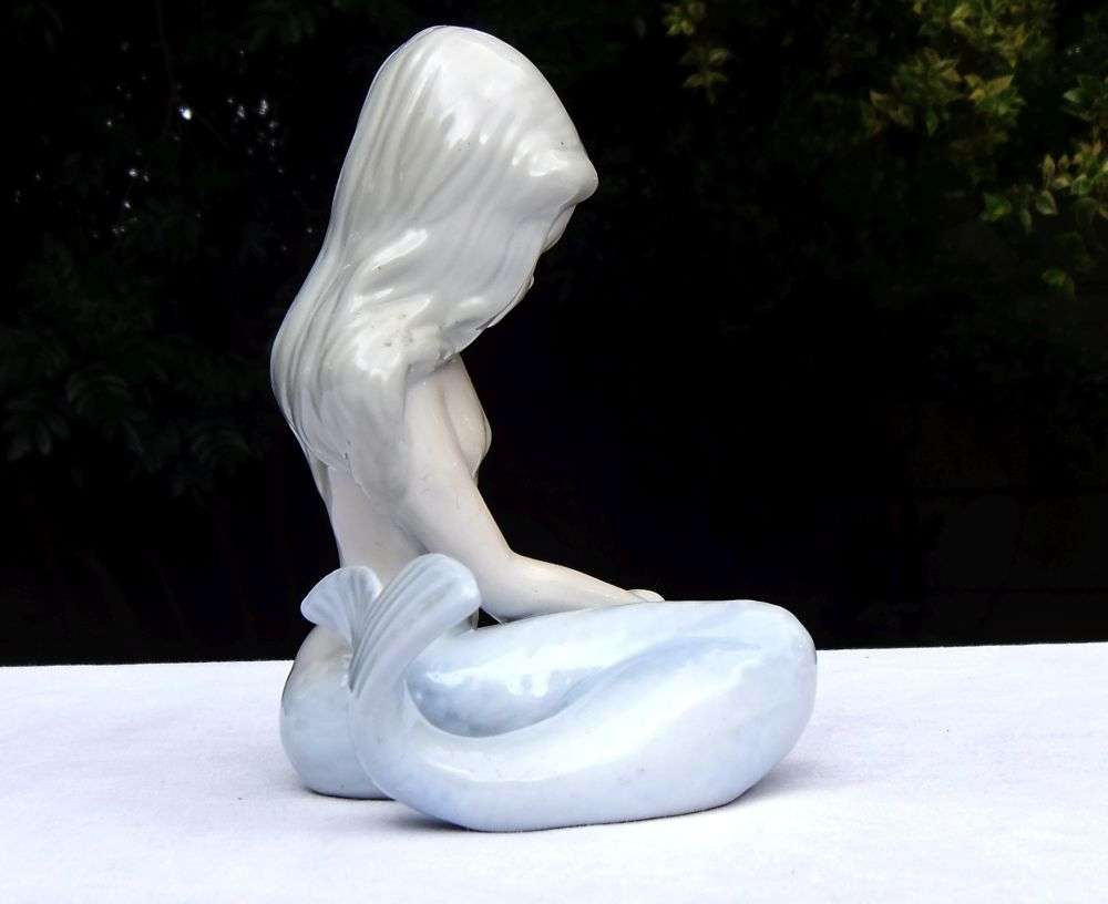 WOW !! A LOVELY VINTAGE LLADRO STYLE PORCELAIN MERMAID STATUE IN GREAT CONDITION !! TAKE A LOOK !!