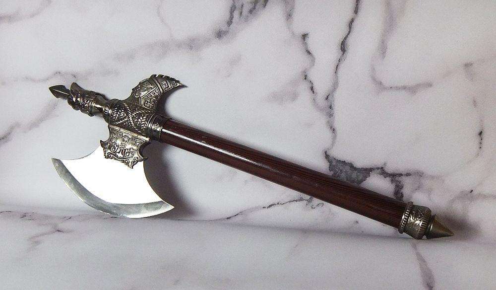 AN AWESOME FULLY METAL BATTLE AXE DISPLAY PIECE IN GOOD CONDITION !! FOR VIKINGS AND COLLECTORS :-)