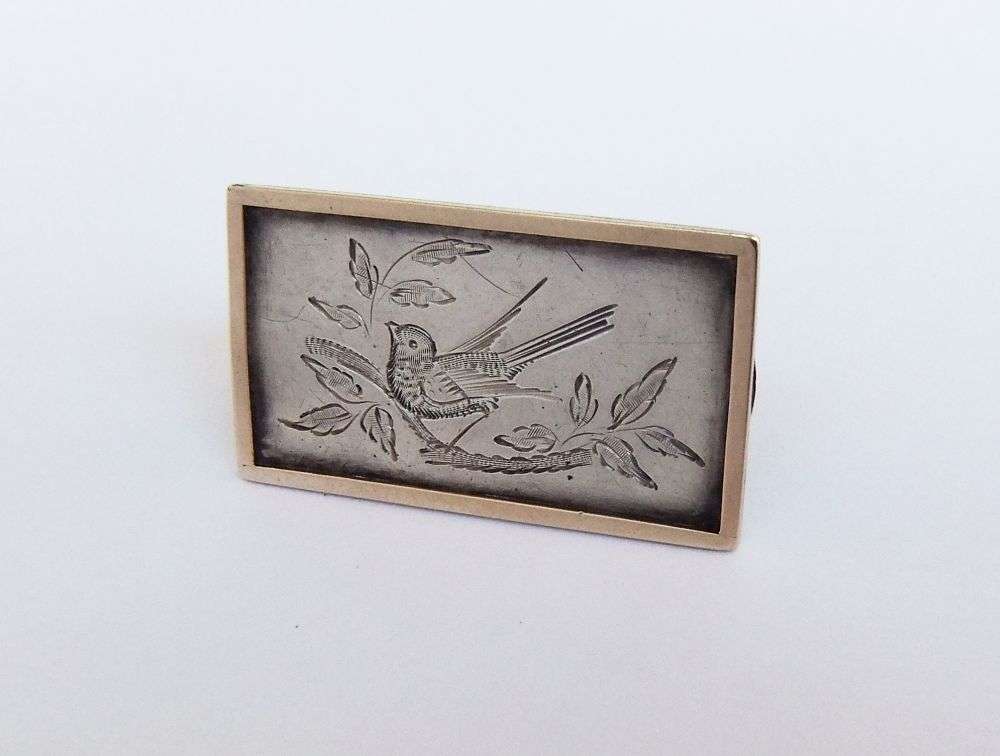 A VERY CLASSY SOLID SILVER VICTORIAN ERA BROOCH WITH ENGRAVED BIRD MOTIF !! MUST HAVE THIS ONE !!