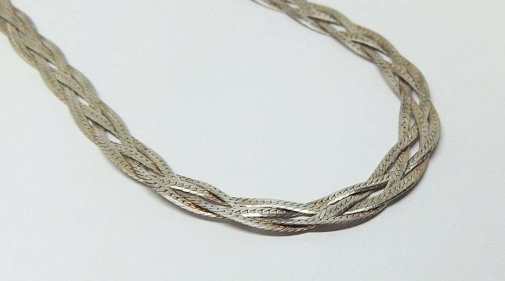 OH WOW !! A SUPERB FOUR STRAND STERLING SILVER NECKLACE IN EXCELLENT CONDITION !! MUST HAVE !!