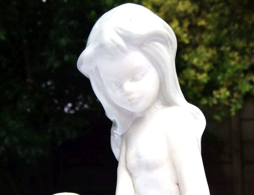 WOW !! A LOVELY VINTAGE LLADRO STYLE PORCELAIN MERMAID STATUE IN GREAT CONDITION !! TAKE A LOOK !!